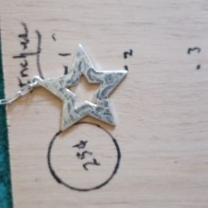 TRENDY Canvas silver hue, /22" open chain with 2" drop 🌟 hammerd pendant